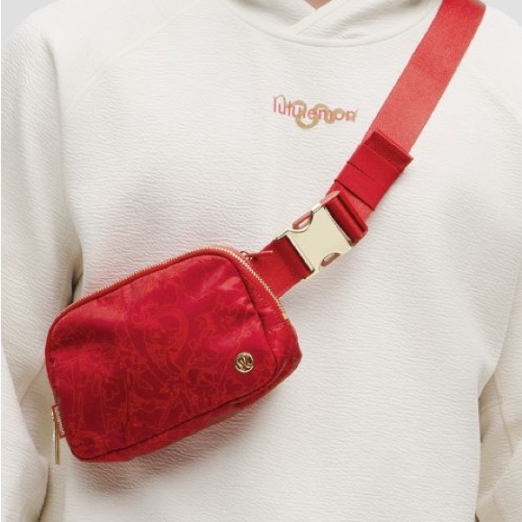 NWT Lululemon Special Edition 2025 Lunar New Year Red Everywhere Belt Bag 1L - Picture 4 of 10